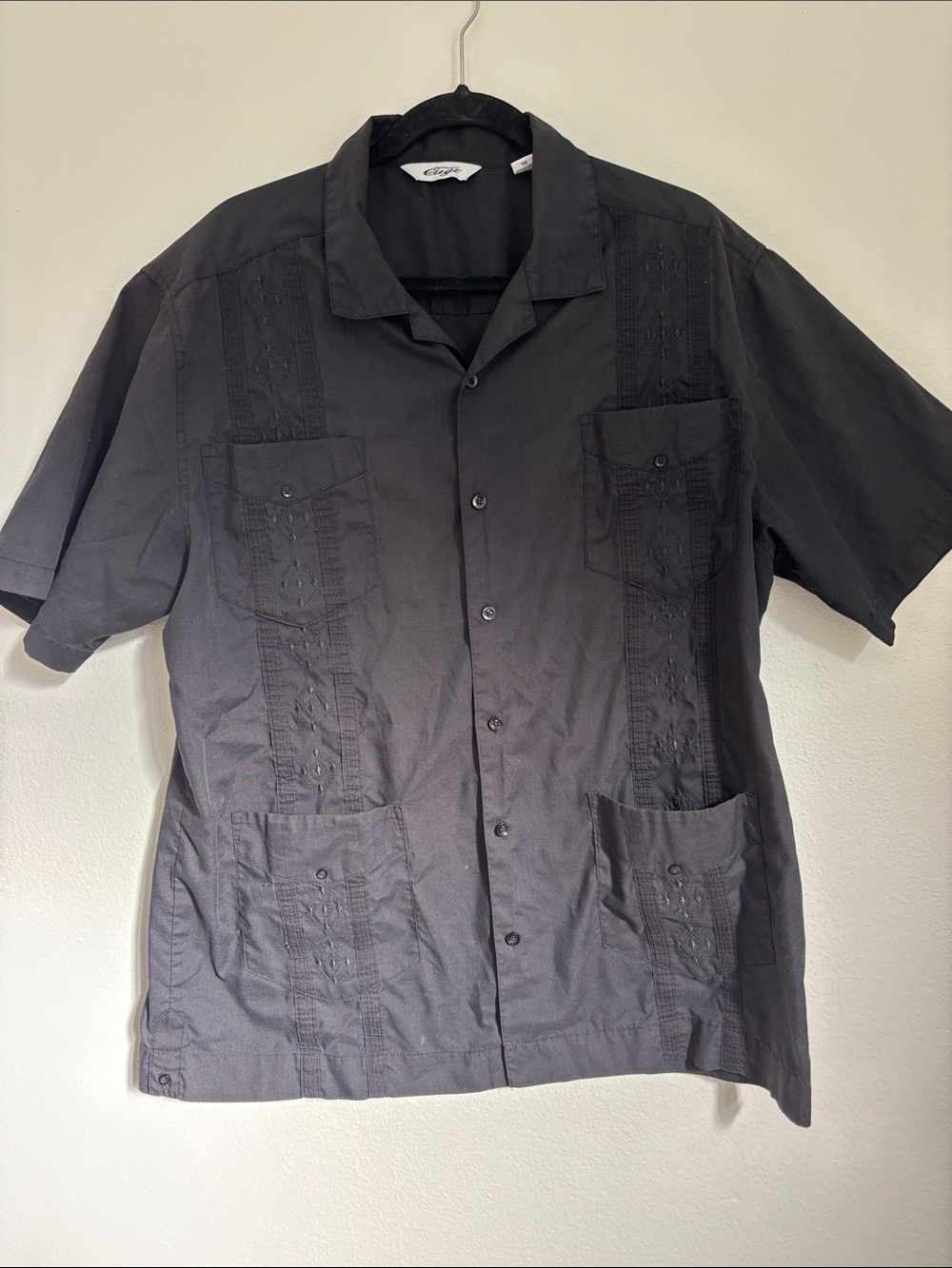Men's Short-Sleeve Embroidered Guayabera Black